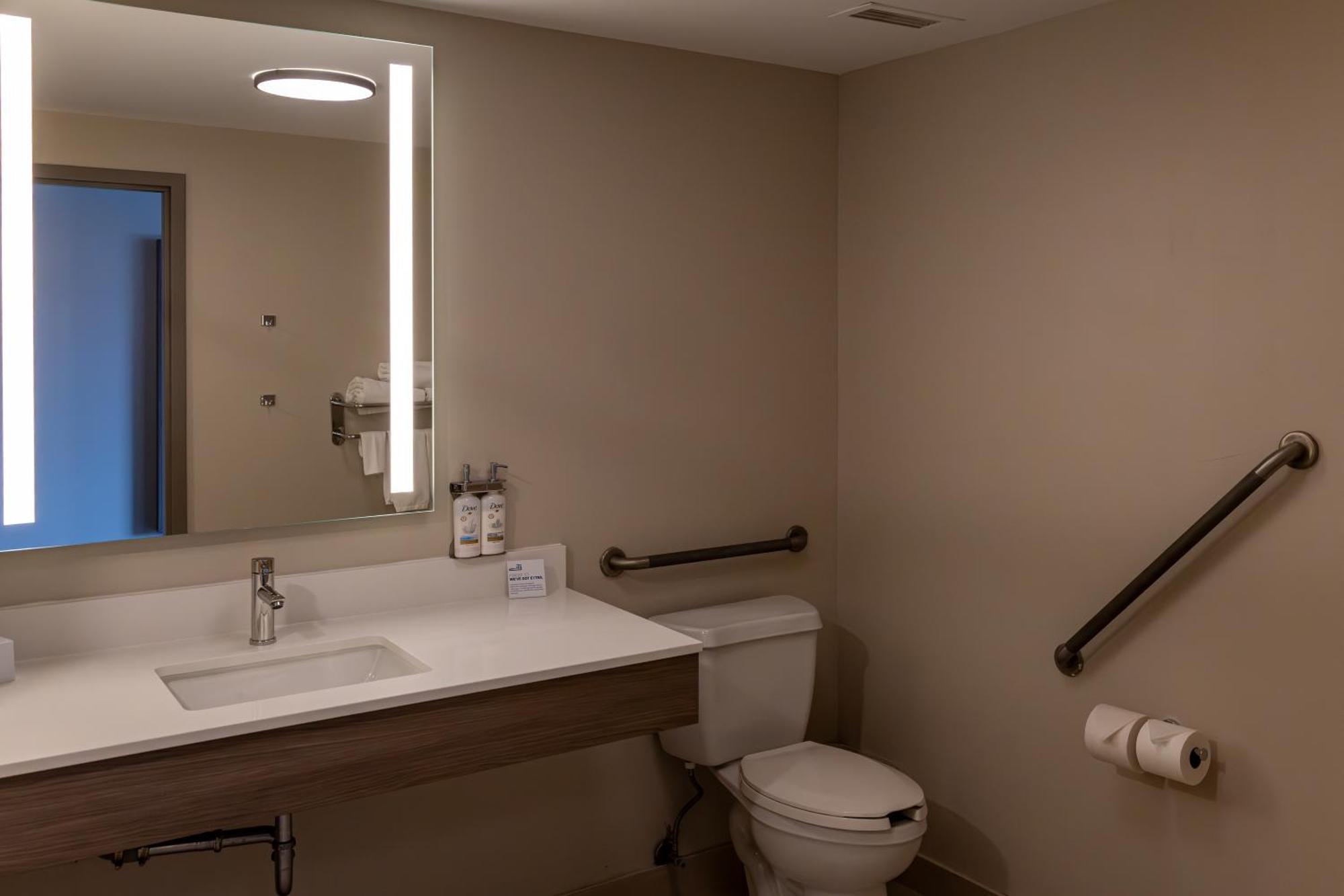 Holiday Inn Express Hotel & Suites Brockville By Ihg Exterior foto